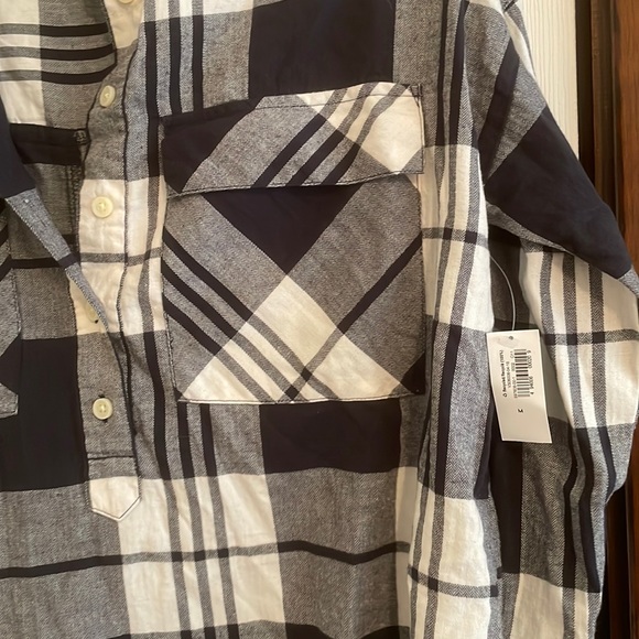 Old Navy boyfriend Plaid half button up shirt, 100% cotton- NEW WITH TAGS - Picture 2 of 4
